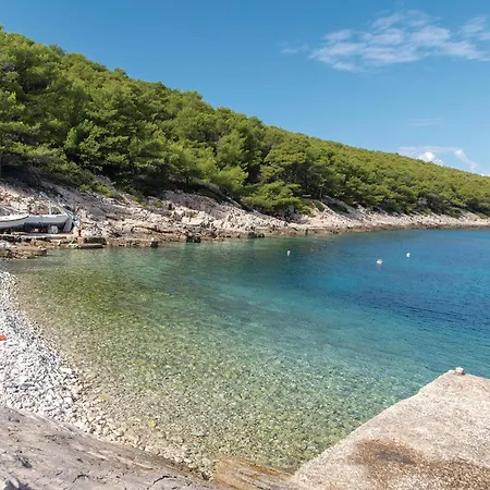Stunning In Tankaraca With Kitchen Holiday home Vela Luka