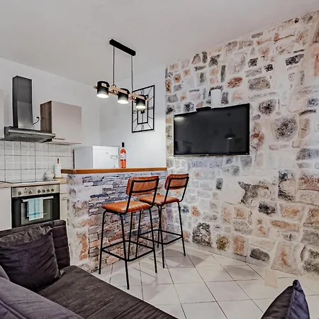 Stunning In Tankaraca With Kitchen Holiday home *