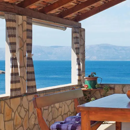 Stunning In Tankaraca With Kitchen Holiday home Vela Luka
