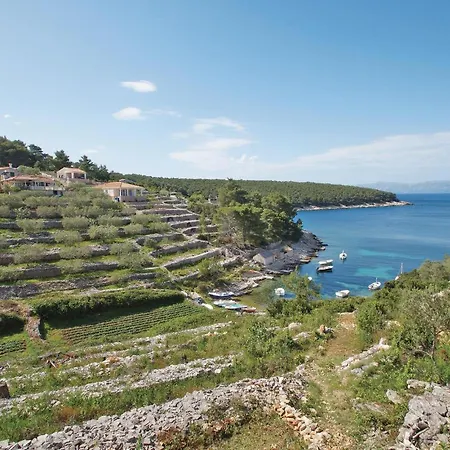 Stunning In Tankaraca With Kitchen Vela Luka